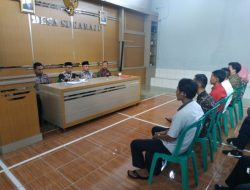 Sinergitas TNI-Polri Monitoring kegiatan Forum Konsultasi Publik Pendataan Awal Registrasi Sosial Ekonomi (REGSOSEK) tingkat Desa Sukamaju Pagerageung