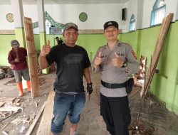 WARGA KP.BOJOT REHAB MASJID AL HIKMAH, BHABINKAMTIBMAS SAMBANG DAN IKUT KERJA BAKTI