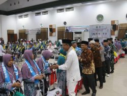 Lepas Calon Jemaah Haji, Bupati Herdiat meminta Agar Doakan Kabupaten Ciamis