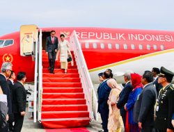 Dari Singapura, Presiden Jokowi dan Ibu Iriana Tiba di Malaysia