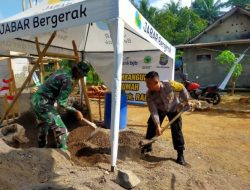 Sinergitas TNI Polri di Muktisari, Bangun Rumah Seorang Veteran