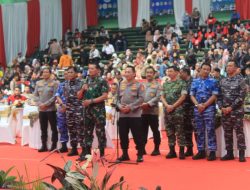 DANDIM 0612/Tsm (Letkol INF Raden henra SukmadjiDibrata S.I.P)Menyambut panglima TNI dan Kapolri Di Pangkalan Udara Lanud Wiriadinata guna Pembukaan Kegiatan Bakti Sosial Pengabdian TNI dan Polri Tiada Henti Untuk Indonesia Maju dalam rangka 34 Tahun Akabri 89