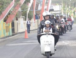 Hari Pertama Sekolah, Kapolres Banjar Gunakan Vespa Antar Sandi ke Sekolahnya