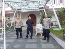 Jajaran Polsek Cihideung Polres Tasik Kota Polda Jabar, melaksanakan Patroli pengecekan ke Gereja dalam rangka ibadah rutin mingguan