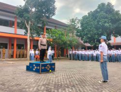 KAPOLSEK TAMANSARI BERTINDAK PEMBINA UPACARA DI SMKN 3 KOTA TASIKMALAYA DAN BERIKAN HIMBAUAN KAMTIBMAS