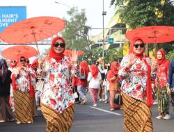 Ketua Dekranasda Kota Bekasi, Wiwiek Hargono Promosikan Bekasi City Fashion Movement 2023 di Area CFD