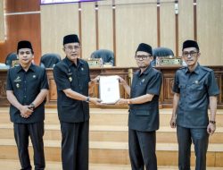 Paripurna DPRD, Bupati Herdiat Sampaikan Penguatan Potensi Unggulan Daerah Menjadi Tema Pembangunan Ciamis Tahun 2024