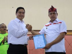Plt. Wali Kota Bekasi Serahkan 1.303 SK PPPK di Balai Patriot
