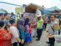Polsek Bekasi Utara Berikan Bantuan Makanan dan Minuman Sehat dalam Rangka Peduli Waga Dampak Polusi Udara di Kaliabang Tengah Bekasi Utara