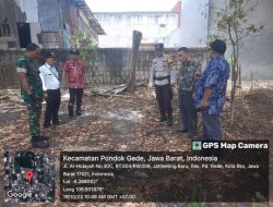 Cegah Polusi dan Kebakaran, Binmaspol Polsek Pondok Gede Edukasi Warga Tidak Bakar Sampah
