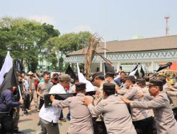 Polres Metro Bekasi Kota melaksanakan Geladi Resik Latihan ( Simulasi ) Sispamkota Pengamanan Pemilu 2024