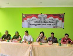 Himbauan Pemilu Damai 2024, Polsek Bekasi Utara dan Tiga Pilar gelar Kegiatan Cooling System di RW 032 Taman Wisma Asri