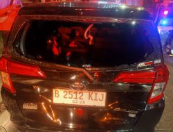Kecelakaan beruntun melibatkan 12 kendaraan terjadi di Jl. Raya A. Yani depan Lotte Grosir Kelurahan Pekayon Jaya Kecamatan Bekasi Selatan kota Bekasi