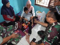 Komandan Kodim 0613/Ciamis Letkol Inf Wahyu Alfiyan Arisandi S.I.P., M.I.Pol., mendatangi anak korban kekerasan yang dilakukan oleh orang tuanya di Kota Banjar