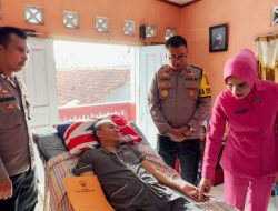 Sambut Hari Bhayangkara, Kapolres Tasik Kota Gelar Kegiatan Anjangsana ke Personel dan Purnawirawan yang Sakit