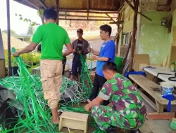 BABINSA SUKAHERANG MEMOTIVASI WARGA UNTUK MEMANFAATKAN LIMBAH PLASTIK MENJADI KARYA MENARIK
