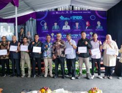 Pj Bupati Ciamis Serahkan Hadiah Bagi Pemenang Undian Program Galuh Go Digital
