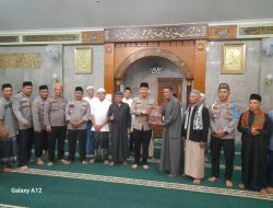 Polres Tasikmalaya Kota Gelar Tarawih Keliling di Masjid Rahmatullah, Jalin Keakraban dengan Tokoh Masjid