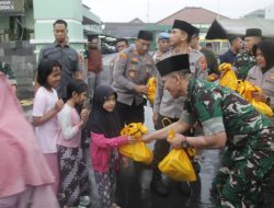 Sinergitas TNI-POLRI, Kapolda Jabar dan Dandim 0612/Tasikmalaya Berbagi Takjil untuk Masyarakat Kota Tasikmalaya