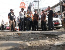 Wali Kota Cirebon Tinjau Jalan Rusak di Wilayah Harjamukti
