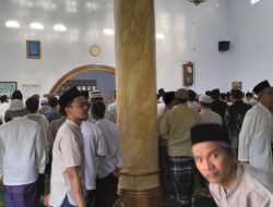 Warga Tugu dan Sekitarnya Tunaikan Sholat Idul Fitri di Masjid Jami Sukasenang Sindangkasih Ciamis