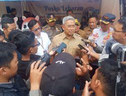 Disdukcapil Gelar imbauan Simpatik Pasca Idul Fitri1446 H di pintu masuk kota Bandung