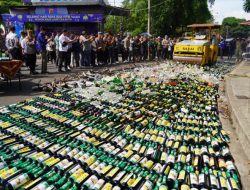 5.000 Botol Miras dan Ratusan Knalpot Brong Dimusnahkan, Tasikmalaya Mantapkan Citra Kota Santri