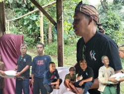 Bos Durian Kujang Tebar Kepedulian: Empat Warga Ciamis Dapat Bantuan Langsung dari H. Wahyu