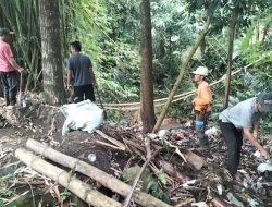 Gerak Cepat Warga dan Aparat Desa Sukasenang: Sungai Cigede Dibersihkan Usai Viral Tumpukan Sampah