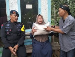 Jumat Berkah: Brimob dan Pengusaha Durian Ciamis Satukan Langkah untuk Ringankan Beban Duafa