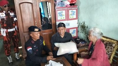 Kepedulian Brimob Jabar dan Durian Kujang: Aksi Nyata “Nyaah Ka Indung” untuk Lansia dan Umat