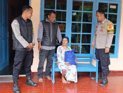 Kepedulian yang Membumi: Polisi Cikoneng Hadirkan Harapan bagi Lansia di Desa Nasol
