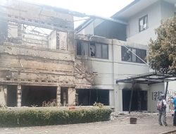 Kericuhan Aksi Massa di Bandung: Pagar DPRD Jabar Hancur, Mess MPR RI Hangus Terbakar