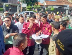 PN Cirebon Laksanakan Eksekusi Karaoke Fantasi di Jalan Kartini dengan Pengamanan Subgarnisun