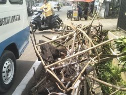Tumpukan Besi Proyek Renovasi Puskesmas Cigeureung Picu Kerusakan Angkot, Sopir Tuntut Tanggung Jawab